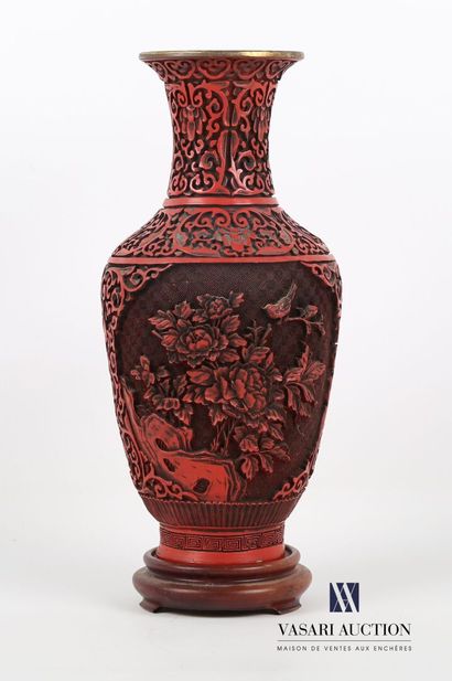null CHINE

Vase de forme balustre, l'intérieur en laiton, l'extérieur en bois sculpté...