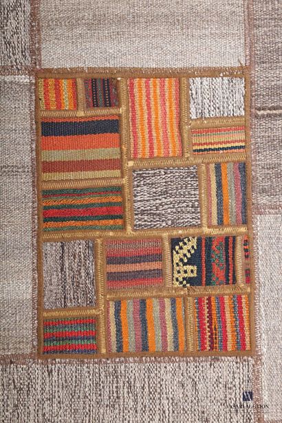 null IRAN - Ayna-Kelim

Carpet with geometrical patterns 

236 x 168 cm