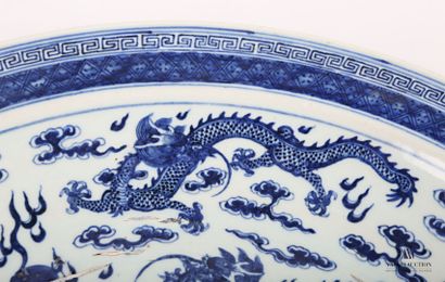 null China, late 19th century

Very important round porcelain dish decorated in blue...