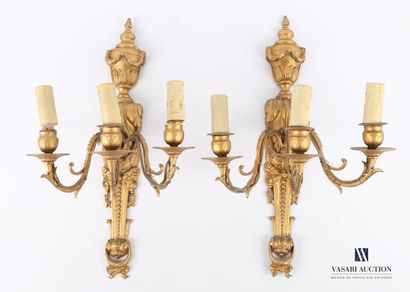 null Pair of bronze sconces, the tapered plate decorated with acanthus leaves, garlands...