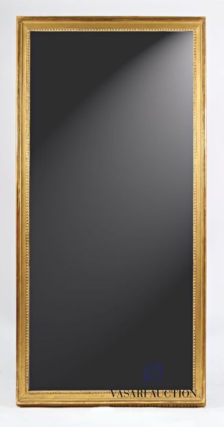 null Rectangular mirror in wood and stucco molded and gilded with a frieze of broken...