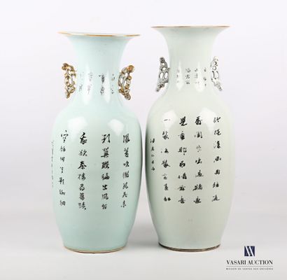 null 
CHINE

Importante paire de vases en porcelaine à décor aux émaux fencai représentant,...