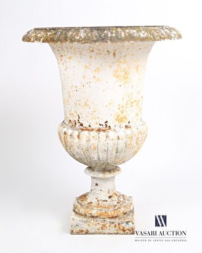 null Medici vase in white lacquered iron, the border hemmed with a frieze of gadroons...