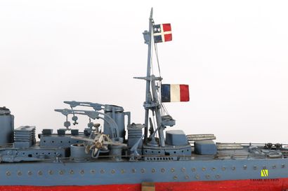 null Model of the FOCH cruiser in painted metal, wind-up mechanism. With a key and...