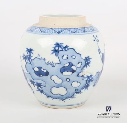 null CHINA

Ginger pot in white/blue porcelain with rotating decoration of characters...