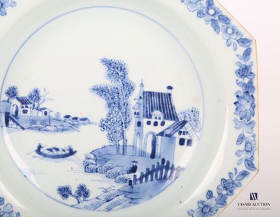 null 
Chine, Dynastie Qing, XVIIIe siècle, compagnie des Indes




Assiette octogonale...
