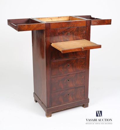 null Mahogany veneer barber shop, the tray opening by two flaps underlined in front...