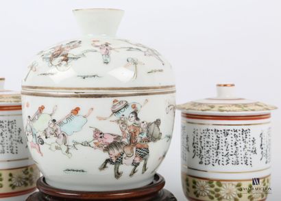 null CHINE, circa 1900 et JAPON moderne.

 Lot composé d'un pot couvert chinois à...