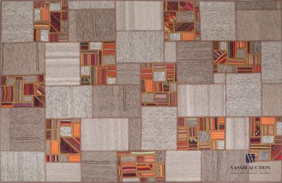 null IRAN - Ayna-Kelim

Carpet with geometrical patterns 

236 x 168 cm