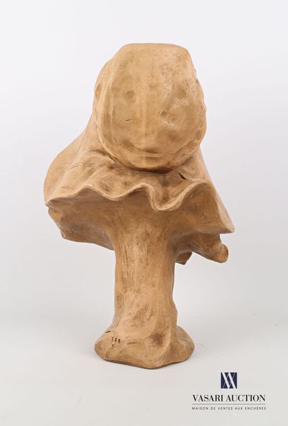 null HABÖCK (XXème siècle)

Buste de femme encapuchonnée 

Plâtre

Signé et numérotée

Haut....