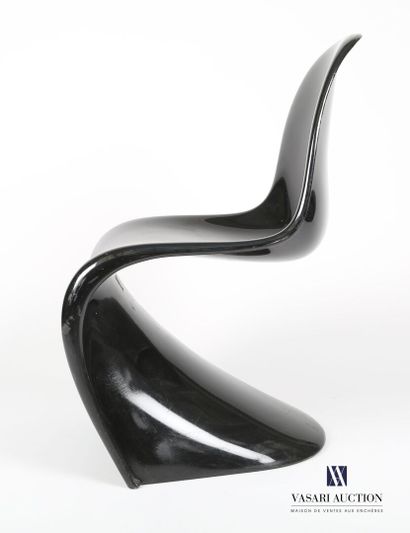 null PANTON Verner (1926-1998)

Black plastic chair.

Edition Herman Miller - Label...