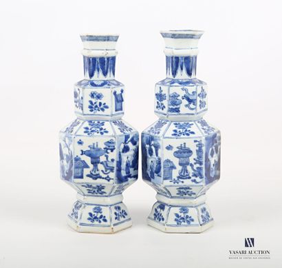 null 
China, Qing Dynasty, Kangxi period (1662-1722) 





Pair of baluster and hexagonal...
