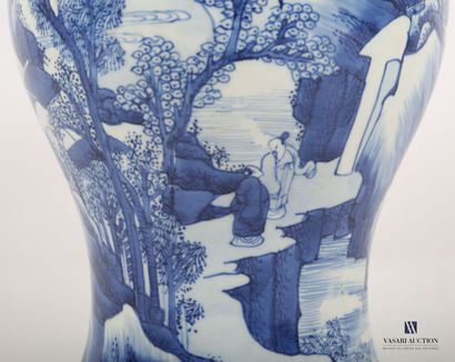 null China, Qing Dynasty, Kangxi period (1662-1722) 

Porcelain vase of baluster...