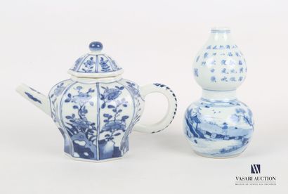 null CHINA 

Lot in white/blue porcelain including a teapot, the body with compartmentalized...