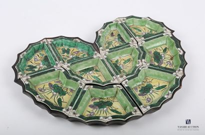 null 
China, Qing Dynasty, Kangxi period (1662-1722) 





Tray with cordial compartment...