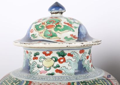 null 
CHINA, Kangxi period (1661-1722) for one and later for the other.





Two...