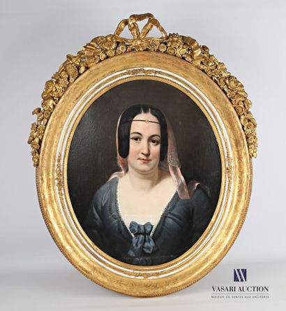 null École française du XIXème siècle

Portrait de femme au voile de satin rose

Huile...