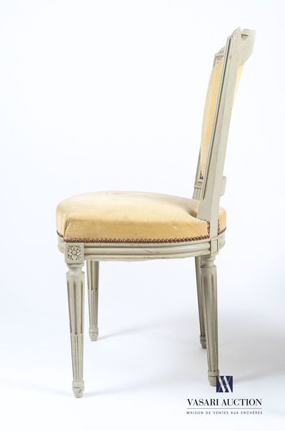 null Suite de quatre chaises en bois naturel mouluré, sculpté et laqué vert d'eau,...