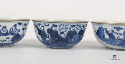 null 
China for Vietnam, late 19th century - Four bowls circled with metal porcelain...