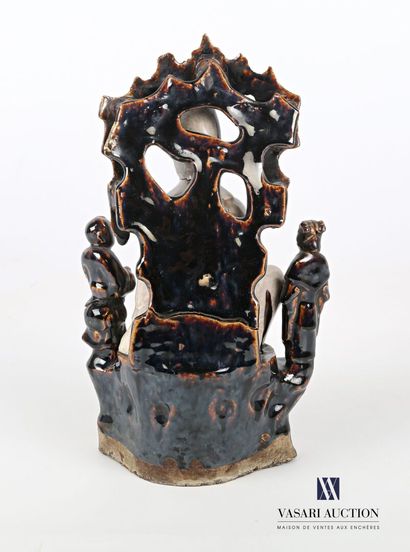 null CHINA

Statuette representing Kwan Yin seated in rajalilasana on a throne, holding...