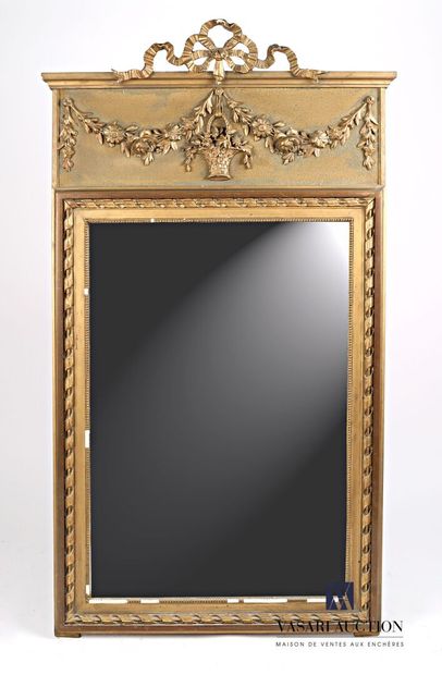 null Natural wood and stucco molded and carved mirror, the mirror of rectangular...