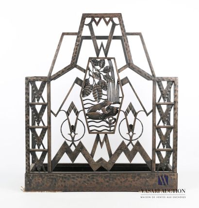 null MANCHELLE & PELTIER

Umbrella stand in wrought iron, partly hammered, with three...