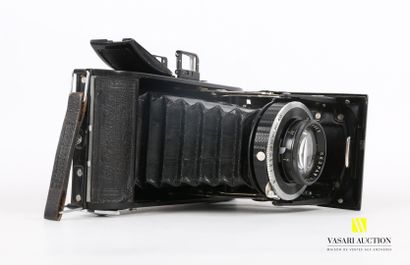 null Camera Voigtlander Bessa 6mm f/8 2,5m-5m, Compur-Rapid optics.

In its chocolate...