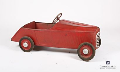 null Pedal car in red lacquered sheet metal of mark Eureka Bté S.G.D.G, tires of...