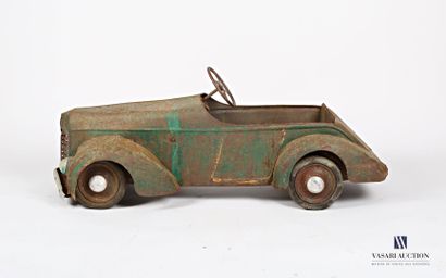 null Pedal car in green lacquered sheet metal

(dents, corrosion, paint chips)

Height...