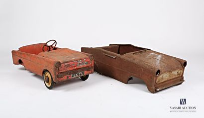 null Pedal car in red lacquered sheet metal from Simca

(accidents, dents, corrosion,...