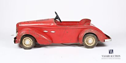 null Pedal car in red lacquered sheet metal

(dents, corrosion, paint jumps, restorations,...