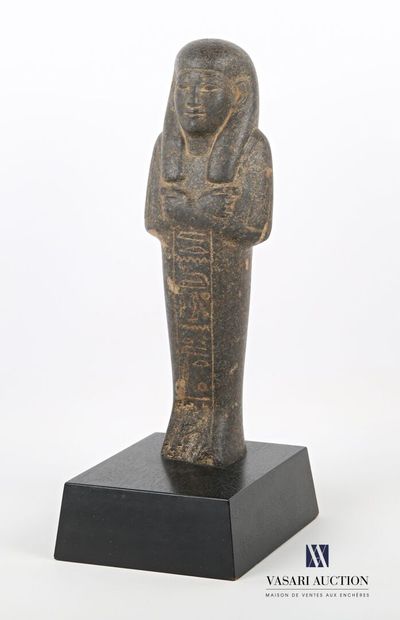 null EGYPTE

Sujet en pierre sculpté représentant un pharaon sur un socle en bois.

Haut....