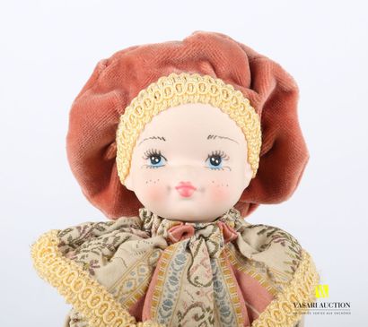 null Lot of five dolls, two of which are articulated in cookie dressed in the Renaissance...