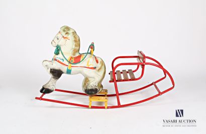 null 
Mobo towing horse in polychrome sheet metal, wooden seat



50's
(wears, enamel...