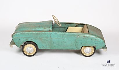 null Pedal car in green lacquered sheet metal

(dents, corrosion, paint chips)

Height...
