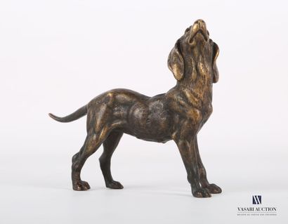 null Subject in bronze with brown patina representing a dog, the head raised.

Height...
