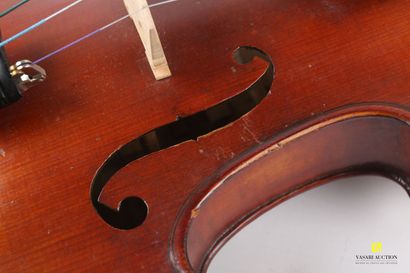 null Violin with two bows in its case 

Apocryphal label Nicolas Lupot 1798