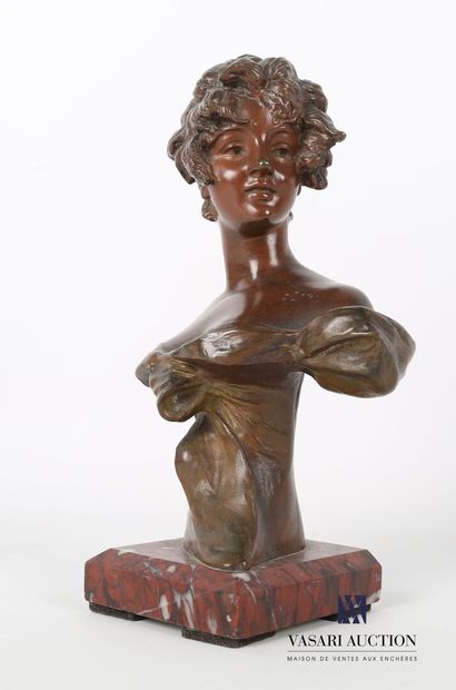 null VAN DER STRAETEN (XIX-XXème siècle)

Buste d'élégante

Bronze à patine brune

Signé...