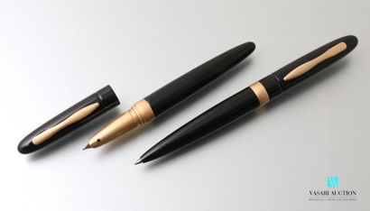 null CARVEN

Ensemble d'écriture comprenant un stylo plume et stylo à bille laqué...