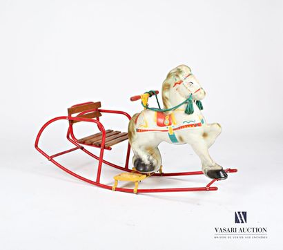 null 
Mobo towing horse in polychrome sheet metal, wooden seat



50's
(wears, enamel...