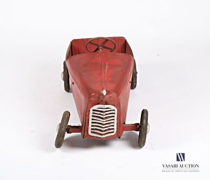 null Pedal car in red lacquered sheet metal of mark Eureka Bté S.G.D.G, tires of...
