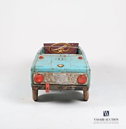 null Pedal car in turquoise blue lacquered sheet metal

(dents, corrosion, accidents...