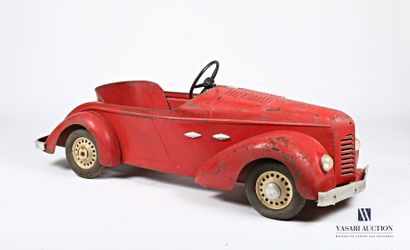 null Pedal car in red lacquered sheet metal

(dents, corrosion, paint jumps, restorations,...