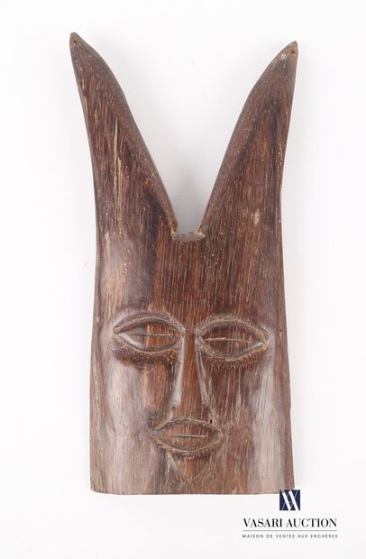 null AFRIQUE

Sujet en bois sculpté figurant un visage anthropomorphique cornu. 

(légère...
