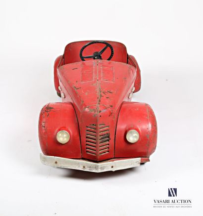 null Pedal car in red lacquered sheet metal

(dents, corrosion, paint jumps, restorations,...