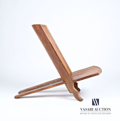 null AFRIQUE

Chaise en bois naturel sculpté en deux pièces imbriquées, le dossier...