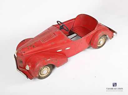 null Pedal car in red lacquered sheet metal

(dents, corrosion, paint jumps, restorations,...