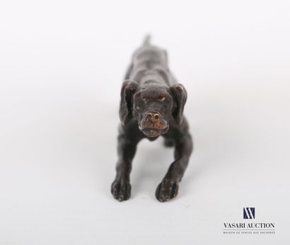 null Sujet en bronze figurant un chien à l'arrêt s'accroupissant 

Haut. : 3 cm -...