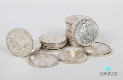 null Lot de pièces de 5 francs en argent comprenant : douze pièces pour l'année 1960,...