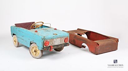 null Pedal car in turquoise blue lacquered sheet metal

(dents, corrosion, accidents...